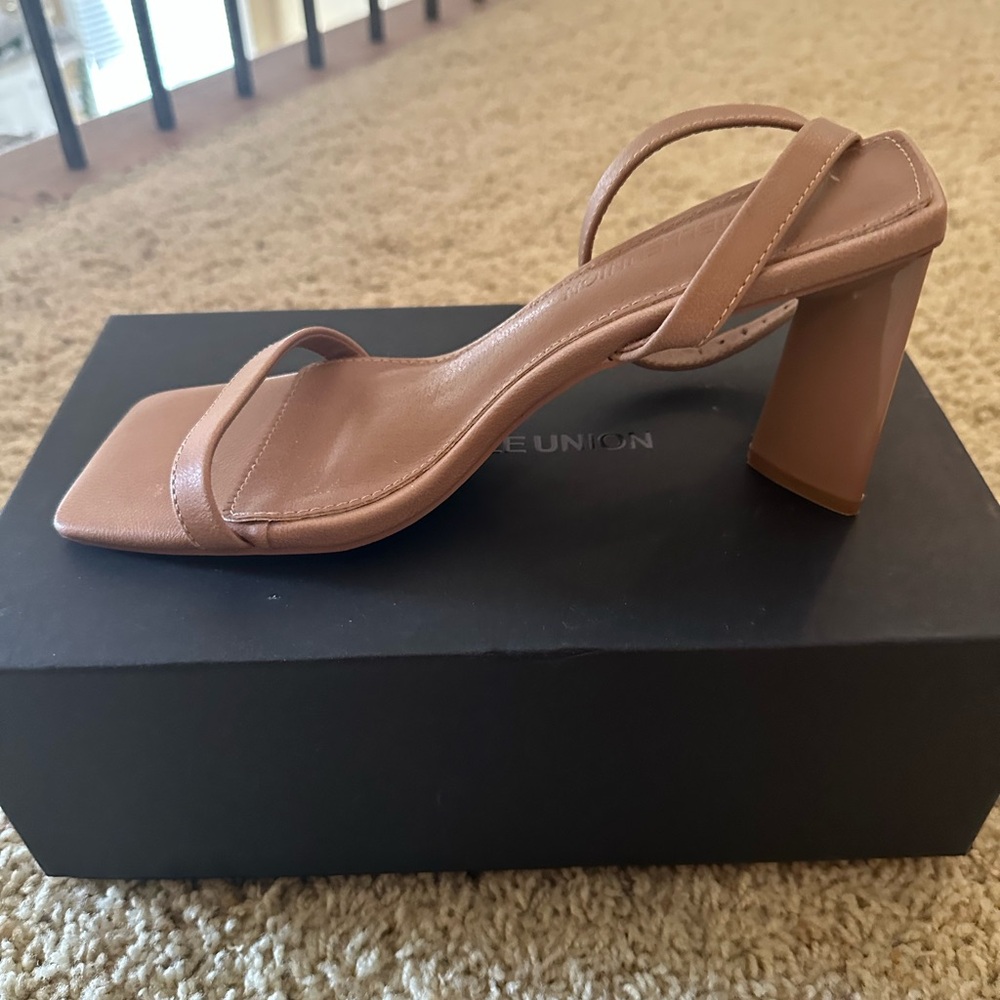 Women's Tan Heeled Sandals (NEW)